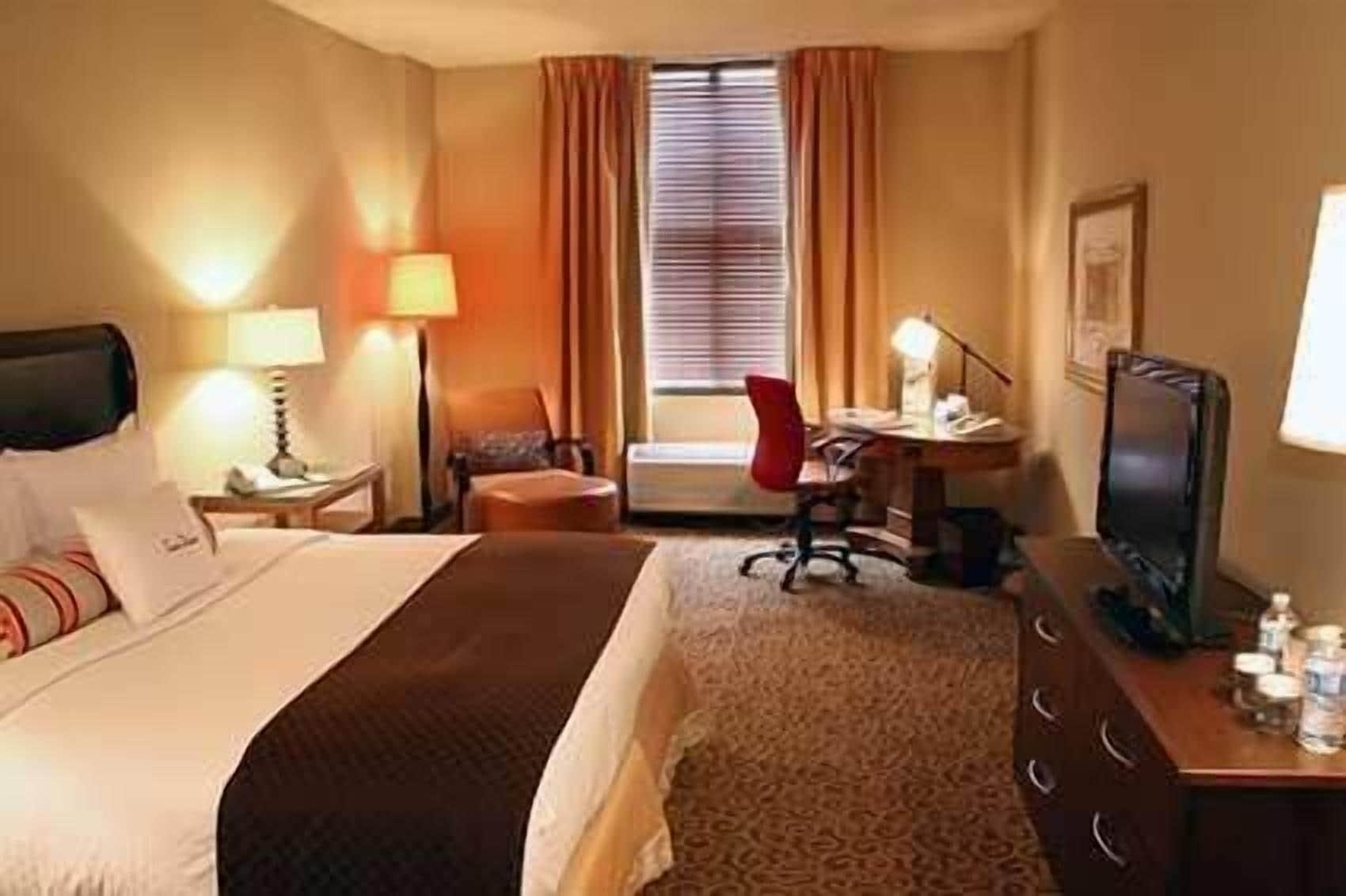 Hotel Doubletree By Hilton Memphis Downtown Extérieur photo