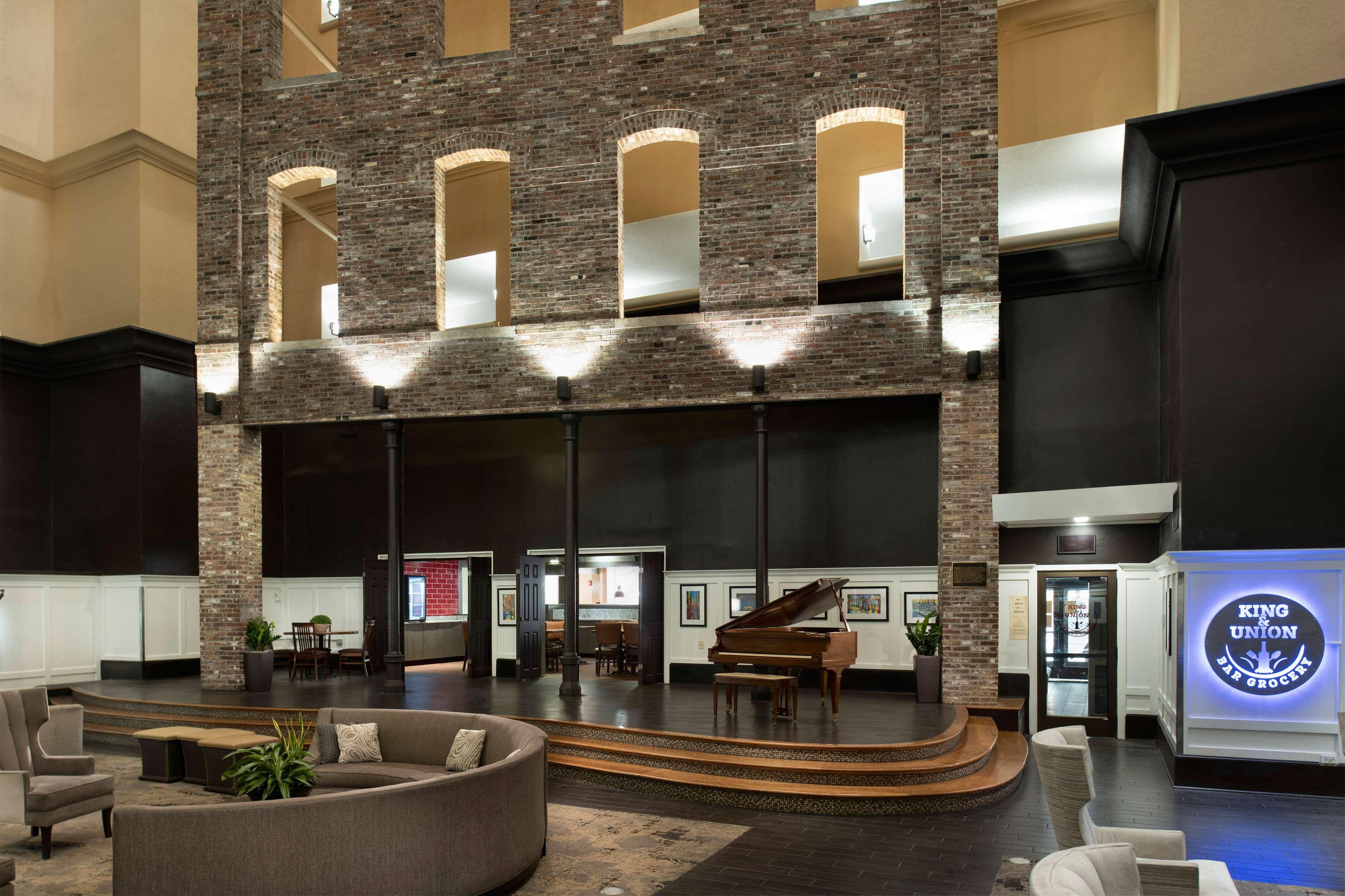 Hotel Doubletree By Hilton Memphis Downtown Extérieur photo