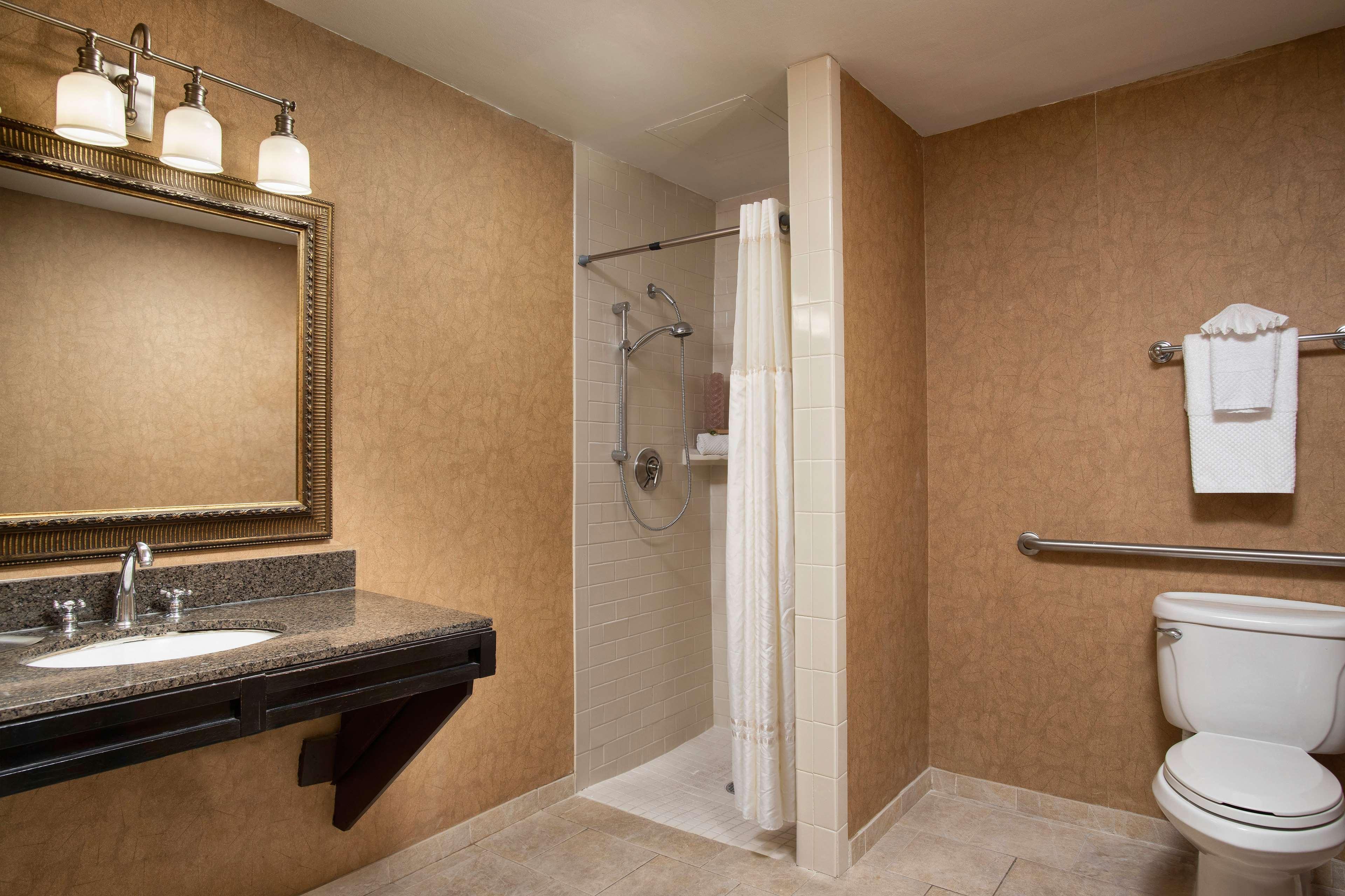 Hotel Doubletree By Hilton Memphis Downtown Extérieur photo