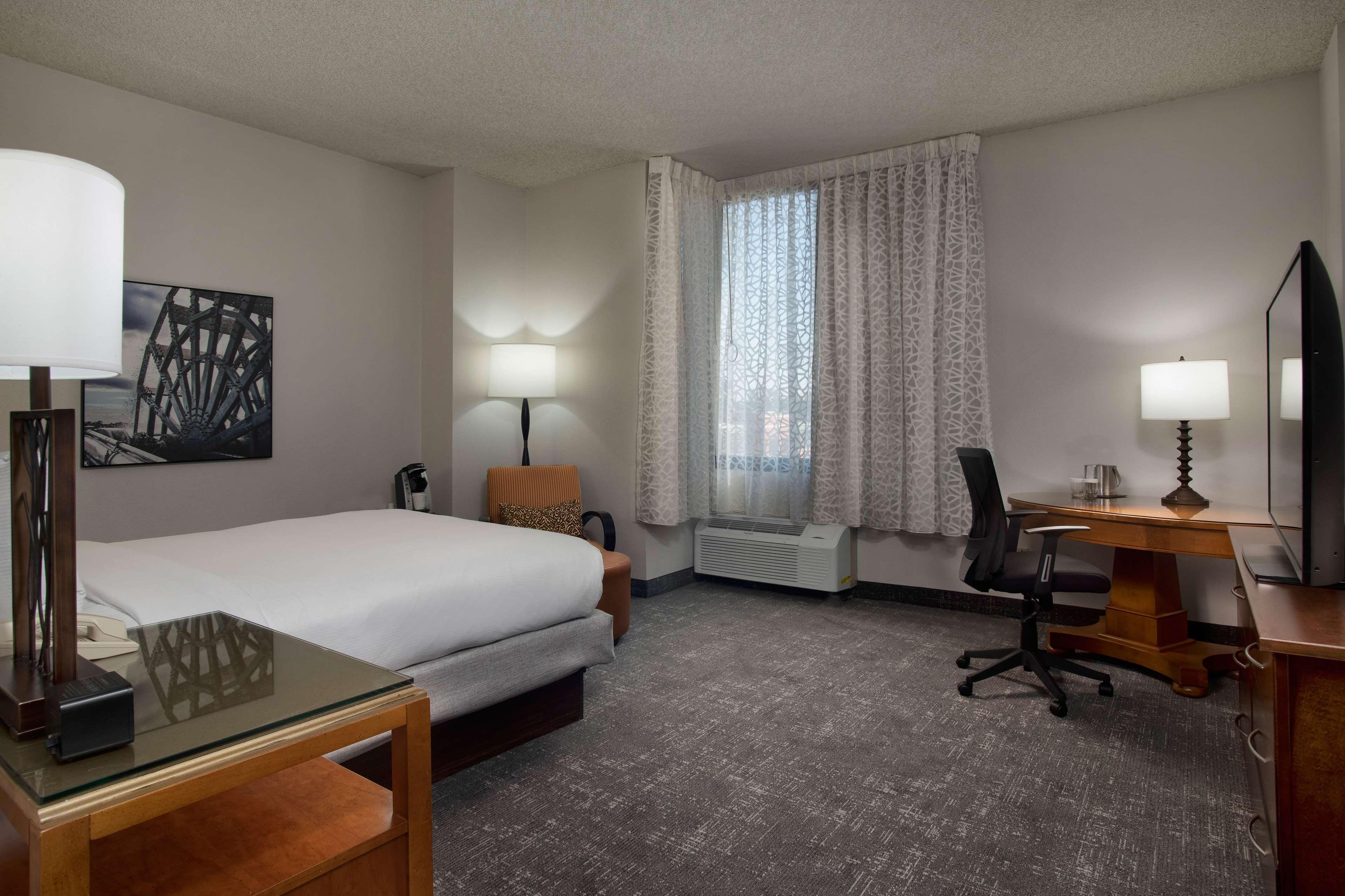 Hotel Doubletree By Hilton Memphis Downtown Extérieur photo