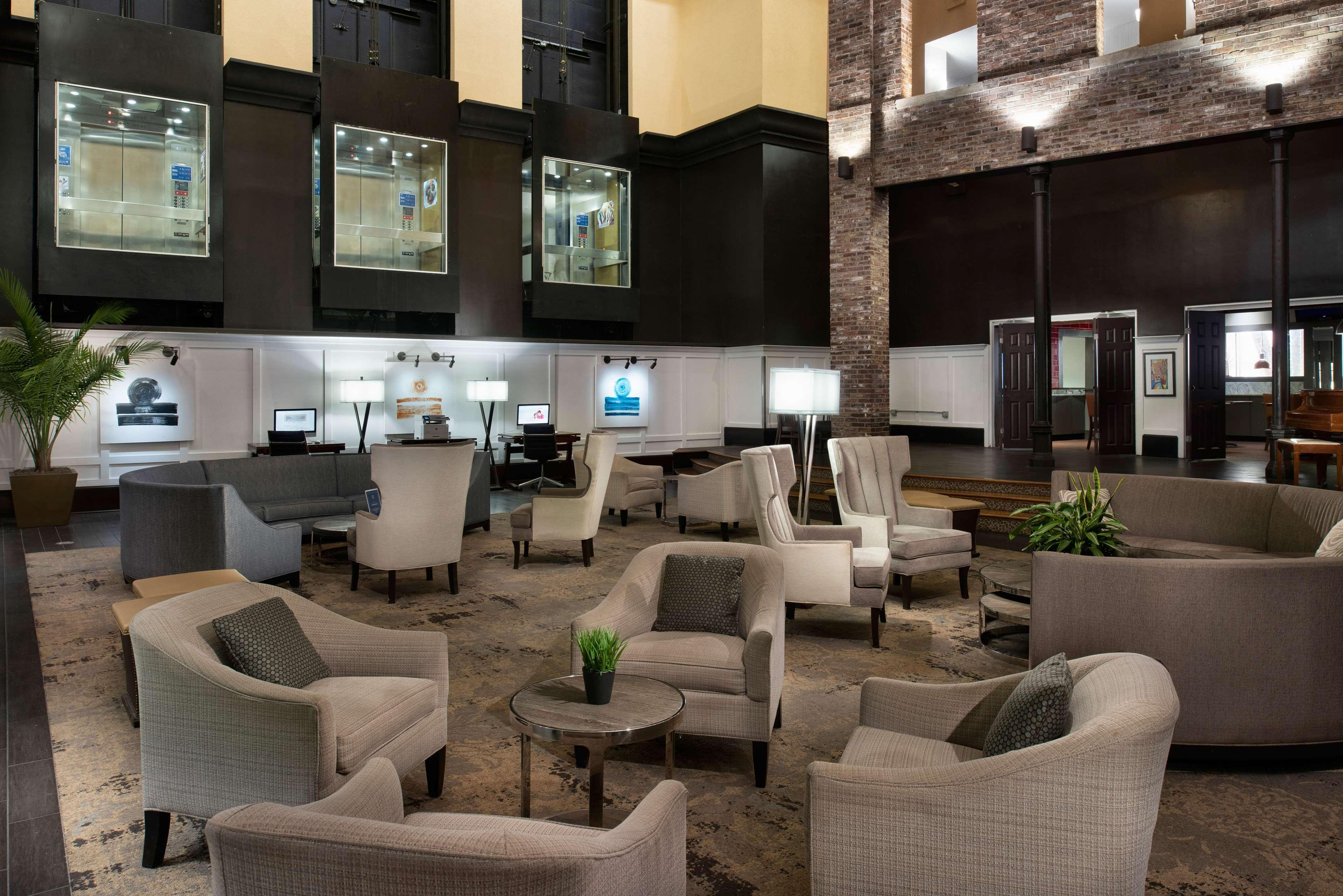 Hotel Doubletree By Hilton Memphis Downtown Extérieur photo